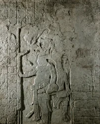Mayakunst: panel n. 1 fra Maya-stedet El Cayo (mellem 600 og 800), der repræsenterer en karakter omgivet af inskription i hieroglyffer med henvisning til astronomiske beregninger. Privat samling