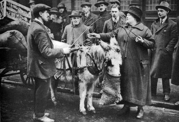 En piskkvinde, Covent Garden, London, 1926-1927.