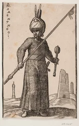 Stående soldat, set forfra; i højre hånd en lanse med en vimpel på spidsen; i venstre hånd en kølle; på hovedet en turban med to fjer; i landskabet et "fyrtårn" og et par obelisklignende bygninger