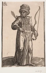 Stående soldat, frontalt set, hovedet vendt mod v.; han bærer pelsbræmmet hat, hans hår hænger ned i to fletninger; i h. hånd en pil, i v. hånd en bue og et sværd hænger ved hans v. side