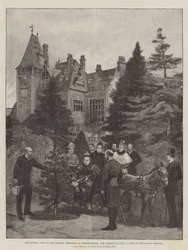 Dronningens besøg hos kejserinde Frederik på Friedrichshof, Hendes Majestæt planter et træ på slottets område