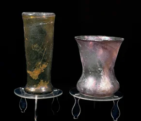 Barbarisk civilisation: glasbægre fra merovingertiden. 6.-7. århundrede. Strasbourg, det arkæologiske museum i Palais Rohan