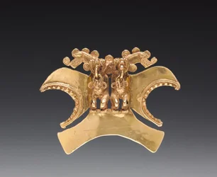 Dobbelt fuglehoved figurvedhæng, ca. 1000-1500 (støbt og hamret guld)