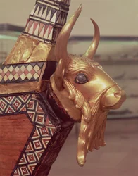 Hoved af en tyr, dekoration fra en harpe, 2800-2300 f.Kr. (forgyldt træ) (se 199559)