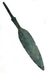 Mesopotamien: kolossalt spyd indskrevet i navnet "Lugal, King of Kish"". Arkaisk dynasti. 2600 f.Kr. Fra Tellos hjemmeside. Søn 0,13x0,85 m Paris, museum du Louvre