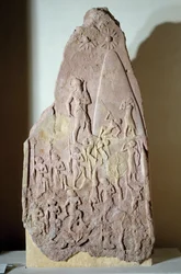 Mesopotamien: stele i rød sandsten over Naram-Sins sejr. Akkadisk periode (omkring 2350-2200 f.Kr.). Fra Akkad. Paris, Louvre-museet