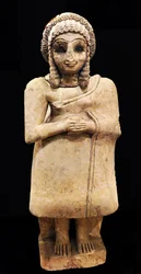 Statue af en kvindelig tilbeder i en enkel kjole, Khfajah, Mesopotamien, ca. 2650-2550 f.Kr. (gips)