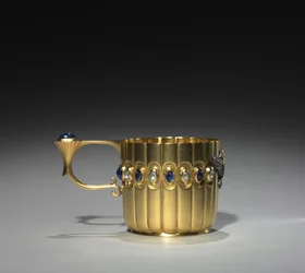 Miniature Cup, firma af Peter Carl Fabergé (1846-1920), før 1896 (guld, diamanter, safirer)