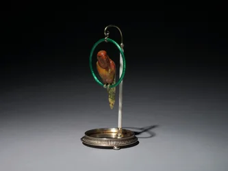 Papegøje på en aborre (papegøje), firma af Peter Carl Fabergé (1846-1920)