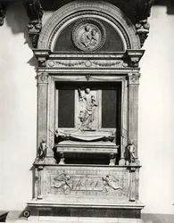Monument til grev Ugo (død 1001), markgreve af Toscana (marmor) (s/h foto)