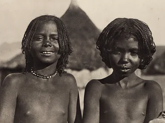 Opbygning af et imperium i den fascistiske tidsalder: Maria-piger i Eritrea, 09/05/1936 (s/h-foto)