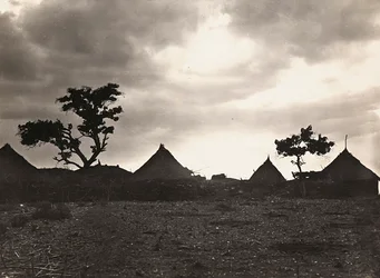 Opbygning af et imperium i den fascistiske tidsalder: solnedgang ved Mai Zaghenà, 09/05/1936 (s/h foto)