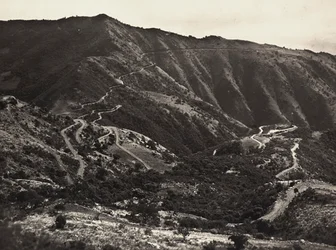 Opbygning af et imperium i den fascistiske tidsalder: vejen på Massaua-Asmara bakkerne, 09/05/1936 (s/h foto)