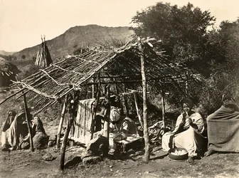 Building an Empire i den fascistiske tidsalder: kvinder opsat på vævning, 09/05/1936 (s/h foto)