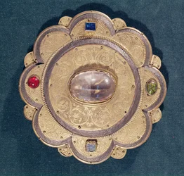 Polyfliget relikvieskrin, 1200-tallet (guld, træ og ædelsten)