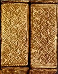 Mykensk kunst: detalje af et træskrin dækket med bladguld og dekoreret med spiraler, fra grav V, Mykene, 16. århundrede f.Kr., Athen, Det Nationale Arkæologiske Museum