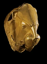 Mykensk kunst: gyldent rhyton, et ceremonielt kar formet som et løvehoved, fra grav IV i Mykene. 16. århundrede f.Kr. Mål: 14 cm. Athen, Det Nationale Arkæologiske Museum