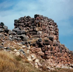 Mykensk kunst: udsigt over et af tårnene på stedet for byen Tiryns Den bygget omkring 1200 f.Kr. Grækenland
