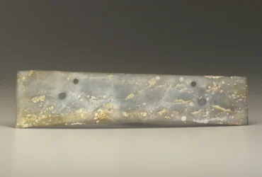 Gaffelmejsel (zhang), Qijia-kultur, ca. 2500-2000 f.Kr. (jade)