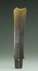 Gaffelmejsel (zhang), Qijia-kultur, ca. 2500-2000 f.Kr. (jade)
