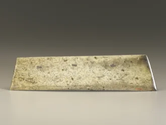 Gaffelmejsel (zhang), Qijia-kultur, ca. 2500-2000 f.Kr. (jade)
