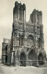 En stor gotisk bygning: Katedralen i Reims, bygget i det 13. og 14. århundrede, c1930.