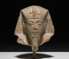 Hoved fra en shabti fra Akhensten, ca. 1352-1336 f.Kr. (kalksten)