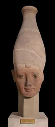 Faraos hoved bærer den hvide krone af Øvre Egypten, ca. 1400 f.Kr. (lertøj)