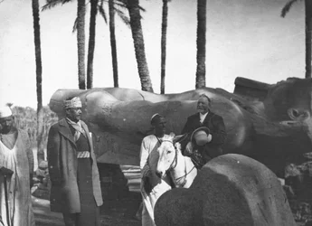 Faldet monumental statue af Ramses II, Memphis, Egypten, c1890.