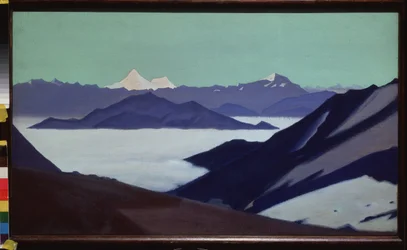 Himalaya (Tibet). Tåge i bjergene. (Himalaya. Tåge i bjergene). Værk af Nicholas Roerich (1874-1947), tempera på lærred, før 1936. Russisk kunst, 20. århundrede, symbolik. Det russiske statsmuseum, Sankt Petersborg.