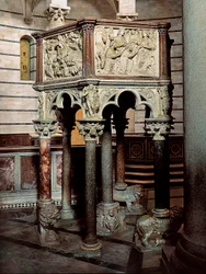 Marmorprædikestol i en kirke i baptisteriet i Pisa, 1260 (lavt relief)