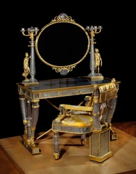 Bord- og toiletstol af hertuginden af Berry (Marie Caroline Ferdinande Louise de Bourbon, prinsesse af de to Sicilier (Deux Sicilies) (1798-1870). Krystal, gylden bronze og eglomise glas. Møbler fremstillet af Nicolas Henri Jacob (1782-1871) )