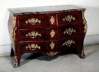 Louis XV kommode (træ, marmor og bronze)