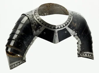 Almain Collar, ca. 1580 (lakeret stål med moderne læder)