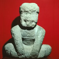 Statue, præ-klassisk periode (sten)