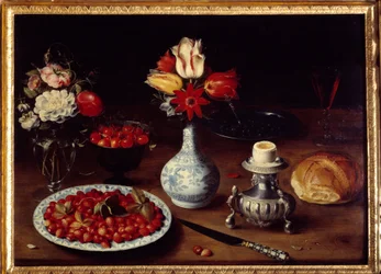 Stilleben med blomstervase Buketter af tulipaner og nelliker med kirsebær, vilde jordbær, kogt æg (æggekop) og brød. Maleri af Osias Beert I ou l