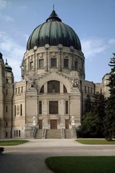 Udsigt over familiegraven af arkitekten Otto Wagner (1841-1918) (Wiensk løsrivelse). Hietzing kirkegård, Wien, Østrig