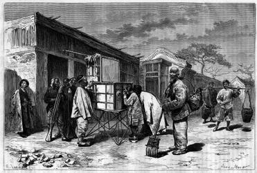 Aktivitet i Pekins gader (Beijing) med et diorama fra det 19. århundrede. Indgravering fra en tegning af Sellier, fra et fotografi af Thomson, i "Le Tour du Monde, Nouveau journal des Voyages", redigeret af Edouard Charton, Paris