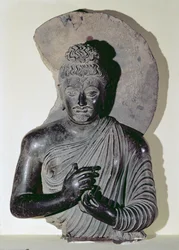 Buste af en prædikende Buddha, græsk-buddhistisk stil, 1.-4. århundrede