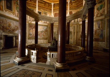 Indvendigt billede af det palæokristne dåbskapelle i San Giovanni in Laterano (St. John Laterano) (Lateran baptisterium eller San Giovanni in Fonte), bygget omkring 440. Rom