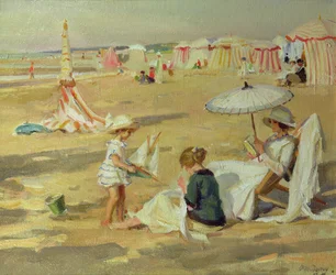 Mor med sine børn på stranden