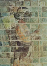 Detalje af en bueskytte fra en frise, fra Darius den Stores palads (548-486 f.Kr.) i Susa, Iran, Achaemenid Period, ca. 500 f.Kr. (glaserede mursten)