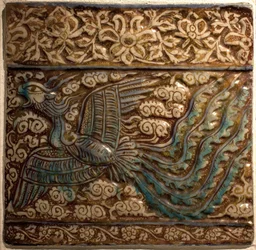 Simurgh (Simorgh eller Senmurw) - Azulejos - Faience de Kashan (Persien), periode Ilkhanide, begyndelsen af det 14. århundrede (fliser, støbt keramik, malet glans og underglasur, Persien, Kashan, tidligt 14. århundrede, Ilkhanid-periode) - Musee Calouste G