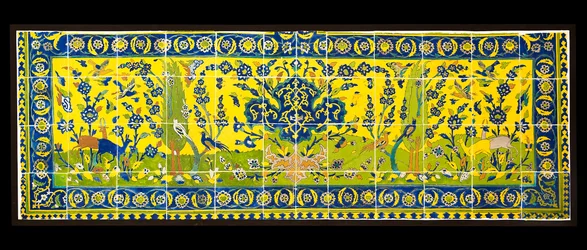 Fliser, der forestiller en naturscene, fra Isfahan, Iran, sandsynligvis omkring 1600-tallet (lertøj med polykrom under glasur)