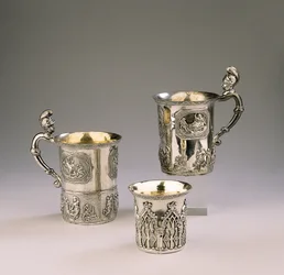 To krus, 1830 og 1795, og et bæger