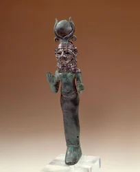 Orientalske oldsager: fønikisk gudinde. Statuette af bronze og sølv. 700-600 f.Kr. Paris, Louvre-museet