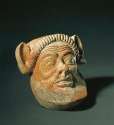 Fønicisk kunst: terracotta maske, der repræsenterer fauna. Fra Ibiza, Spanien. 3. århundrede f.Kr. Madrid, det nationale arkæologiske museum