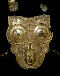 Fønikisk civilisation: guldbronzeslagskib af Ksour-es-Saf (Ksour es Saf, Ksour Essef eller Ksour Essaf). 3.-2. århundrede f.Kr. Tunis Bardo Museum