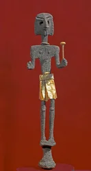 Fønikisk kunst: statuette af guddommelighed i sølv og guld. 20. eller 19. århundrede f.Kr. Fra Ras Shamra (Ugarit eller Ougarit). Søn 28 cm Nationalmuseet i Aleppo, Syrien