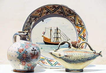 Artefakter udstillet på Museum of Vietrisi Ceramics, Vietri sul Mare, Campania, Italien